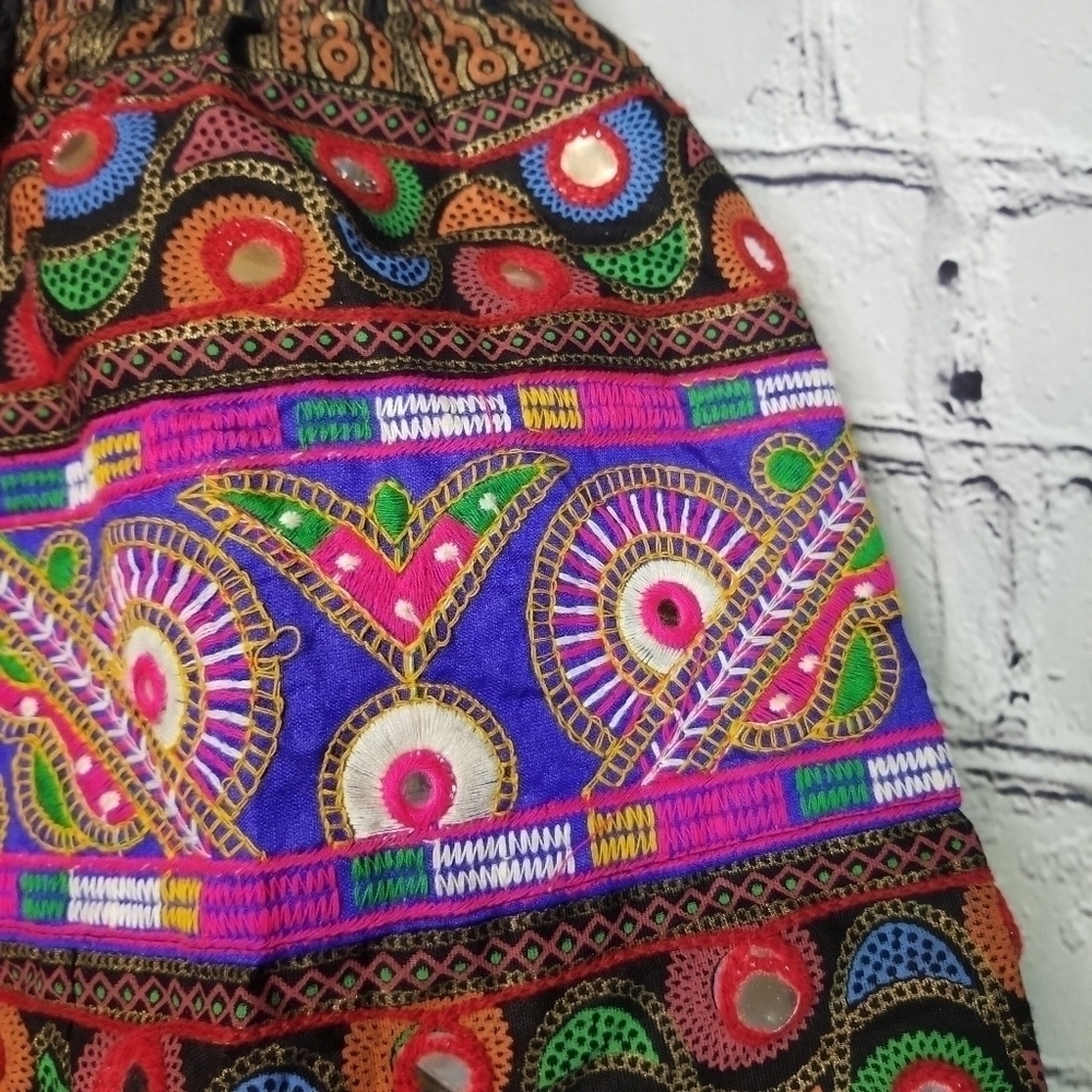 Vtg ethnic embellished boho shorts - Picture 7 of 8